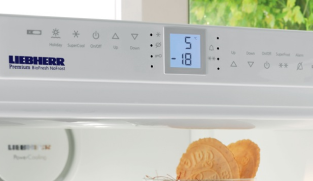 Что делать, когда мигает индикатор температуры холодильника Liebherr?